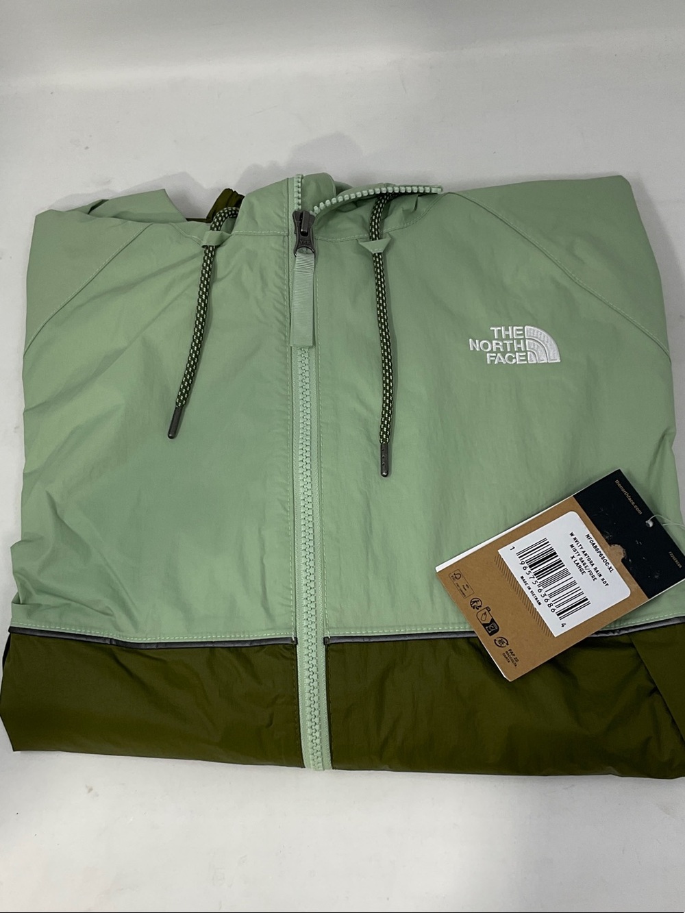 The North Face Men's Two-Tone Sage and Olive Windbreaker Jacket